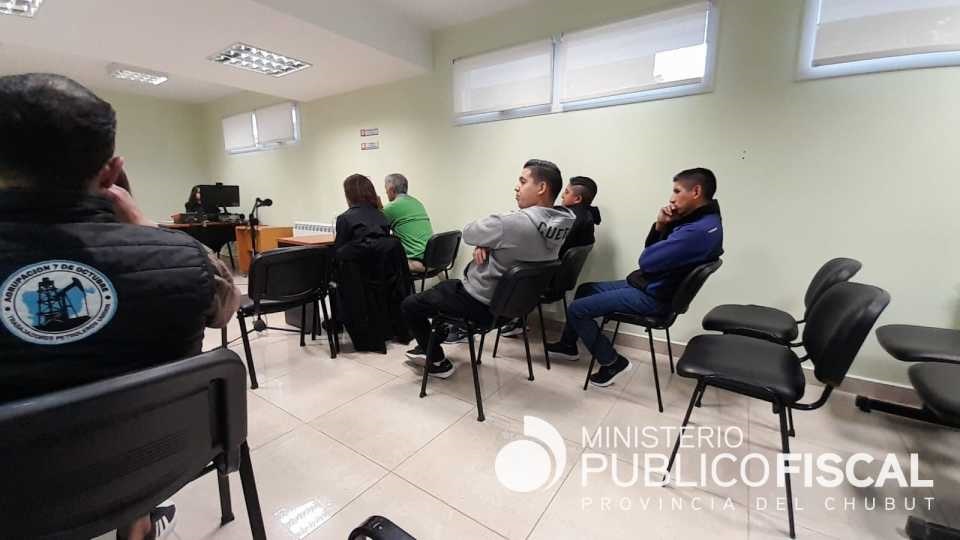 Los cuatro policías condenados a tres años de prisión en suspenso.