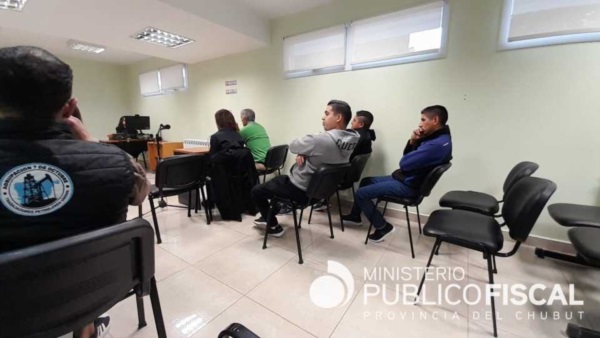 Los cuatro policías condenados a tres años de prisión en suspenso.