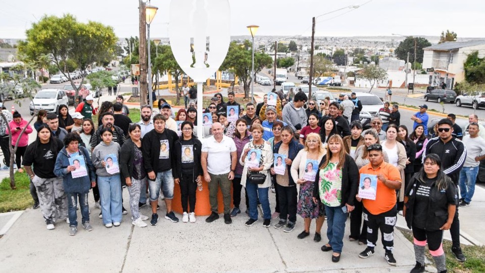 Vecinos del barrio Don Bosco junto al intendente Sastre.