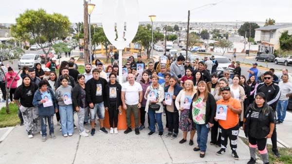 Vecinos del barrio Don Bosco junto al intendente Sastre.