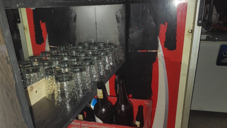 Uno de los sitios allanados operaba como un local comercial clandestino.