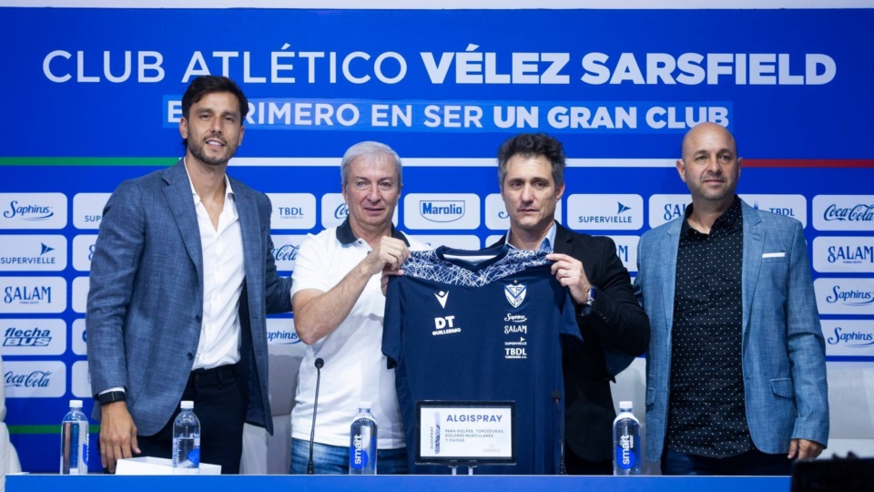 Barros Schelotto destacó la importancia del trabajo conjunto con los entrenadores de las inferiores de Vélez. 