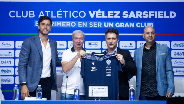 Barros Schelotto destacó la importancia del trabajo conjunto con los entrenadores de las inferiores de Vélez. 