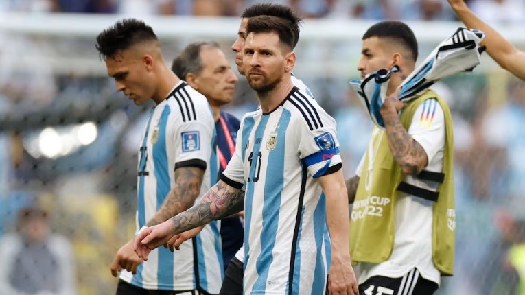Messi y Lautaro, afuera de los partidos ante Uruguay y Brasil.