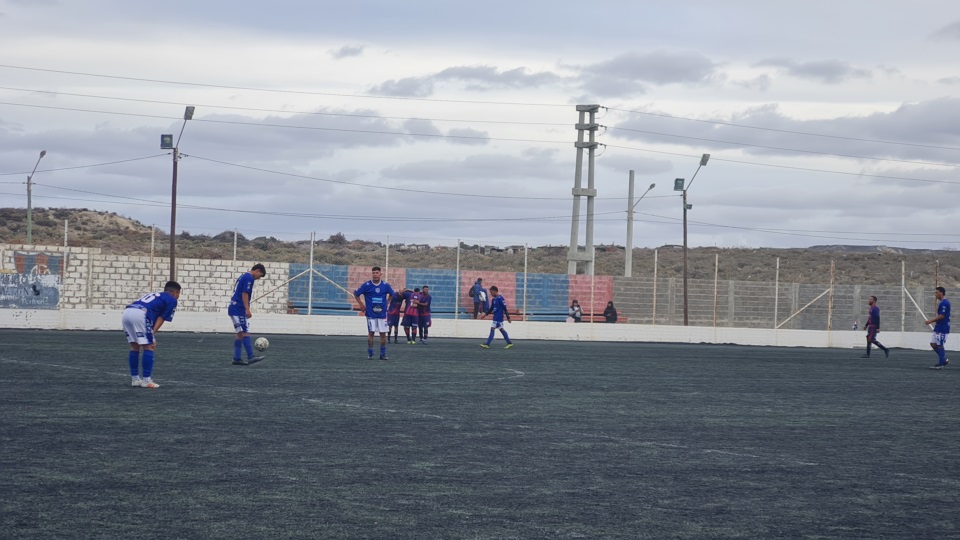 Alejo Nahuel sentencia el partido para el 4-0 final. Foto: Agustín Ruiz.