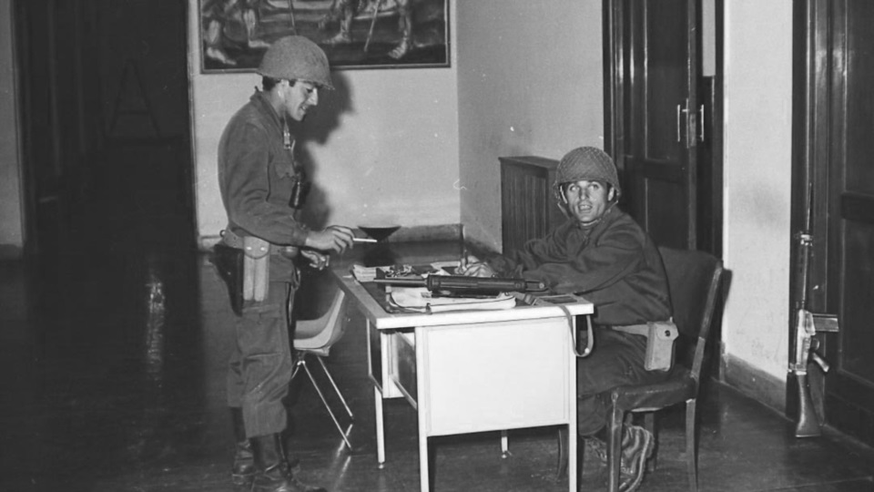 Personal militar custodiando al interventor en Chubut, el coronel Del Piano