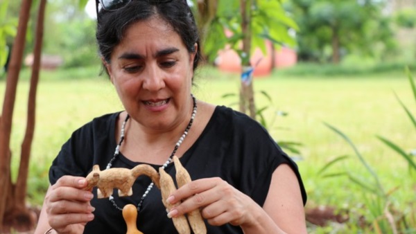 Roxana Amarilla, especialista en arte textil, artesanías y arte popular.