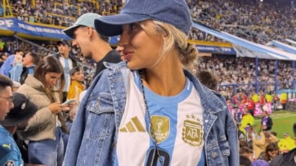 Influencer de Bahía Blanca denunciada por estafa en la venta de entradas para Argentina-Brasil.