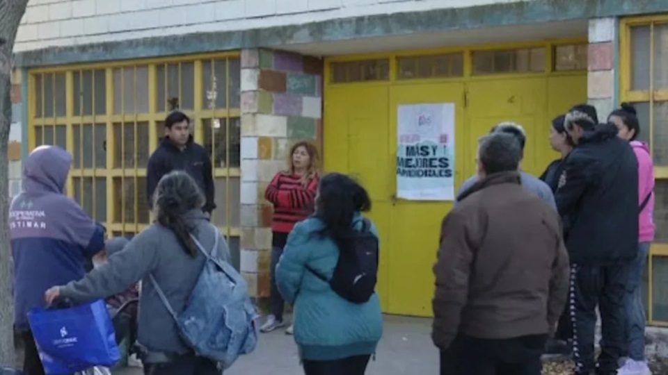 La entrada de la escuela marplatense donde ocurrieron los hechos.