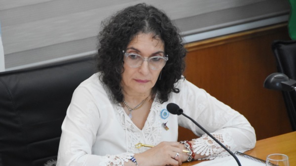 Con el voto afirmativo de la edil Claudia Monají, quedó aprobado el ajuste tarifario para Cooperativa Eléctrica. Foto: Norman Evans / Diario Jornada