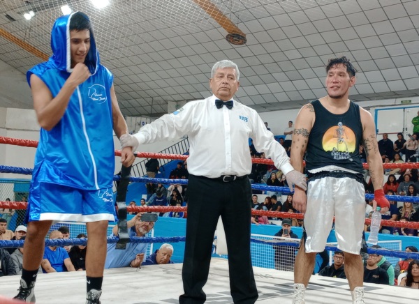 "Nacho" Cabezas celebras el triunfo ante el barilochense Marín.
