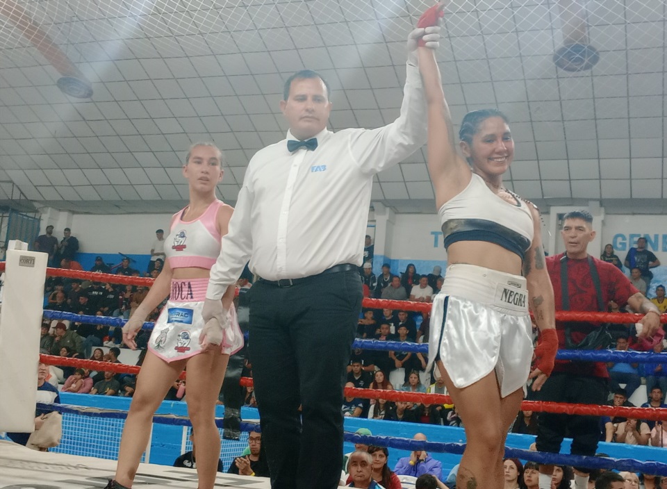 "La Negra" Briones es declarada vencedora ante la rawsense Nazarena Roca.