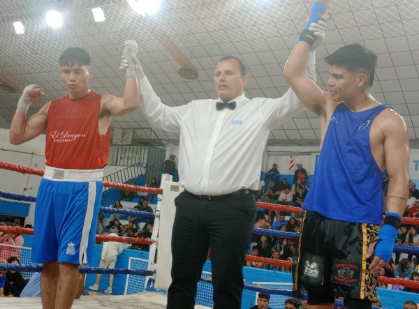 Alegría repartida en el único empate de la noche entre el trelewense Rodríguez y el comodorense Oñatibia.