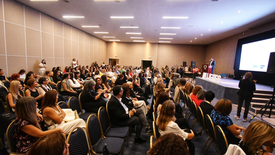 Merino en el Primer Encuentro Provincial de Mujeres Líderes Empresarias.