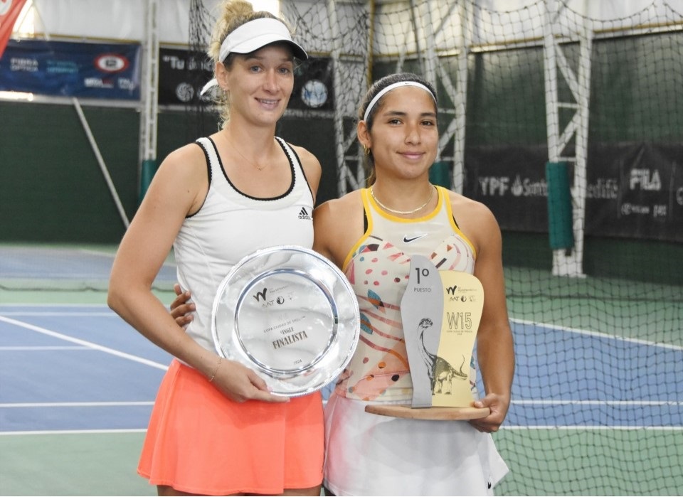Victoria Bosio y Jimar Gerald, subcampeona y campeona del primer W15 (Foto Archivo).