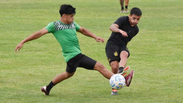 El juego tuvo una gran intensidad en los primeros 25 minutos.