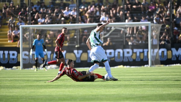 Diego Crego, una de las figuras del partido con dos asistencias. Foto: Maxi Jonas.