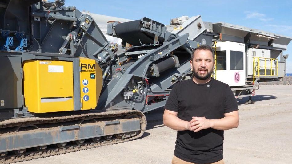 Hernán Tórtola supervisó la instalación de los nuevos equipos en el obrador de Puerto Madryn.
