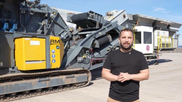 Hernán Tórtola supervisó la instalación de los nuevos equipos en el obrador de Puerto Madryn.
