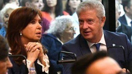 La ex presidenta junto a su abogado Carlos Beraldi durante una audiencia por la causa Vialidad.