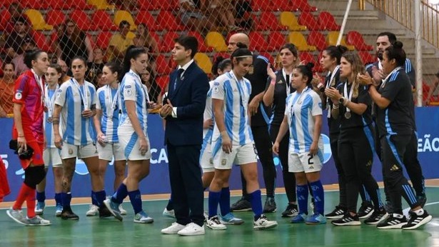 Brasil se vengó de la goleada: le arrebató un título a Argentina.