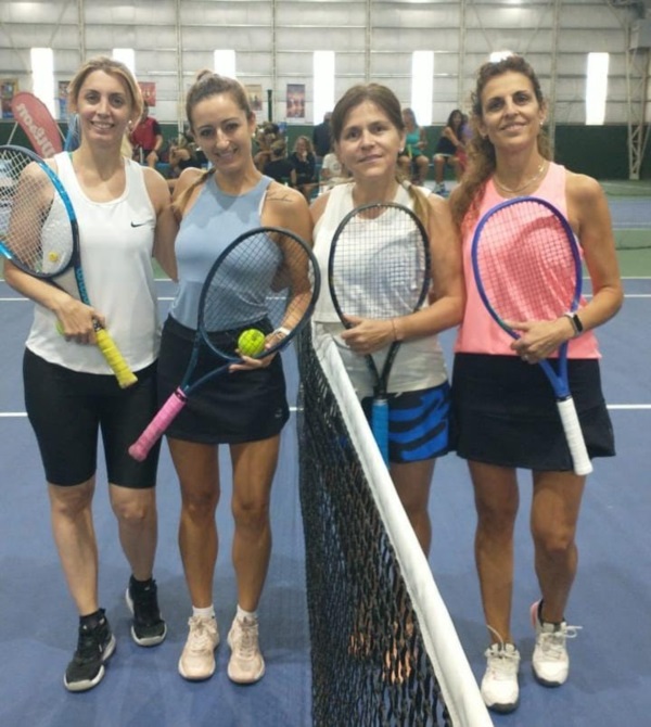 Romina Arancón-Erica Andrade y Silvina Gahona-Lucía Pes jugaron el partido más reñido del fin de semana, que duró casi dos horas y media.