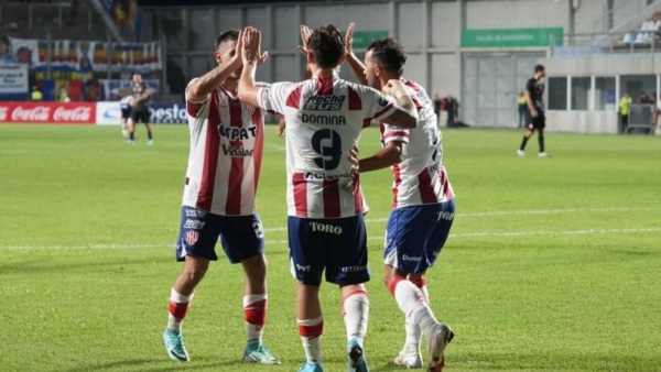 Unión no quiso dar lugar a la sorpresa y superó a Colegiales.