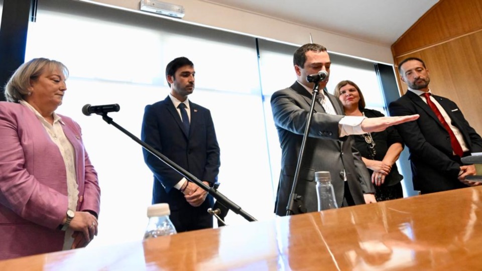 Instancias del juramento de Andrén Giacomone como flamante ministro del STJ. 