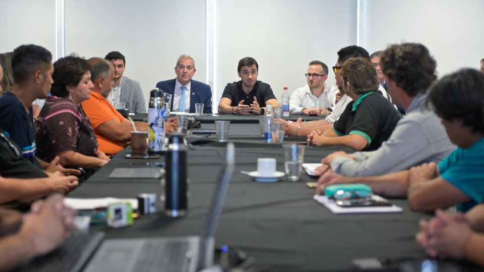 Torres encabezó una nueva reunión paritaria de Educación.