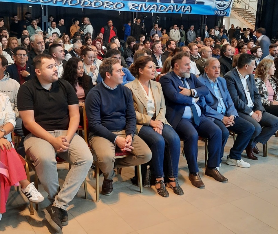 Luque, entre Fernández y Romero.
