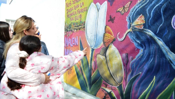 El mural recuerda los femicidios de Malen y Myrna.