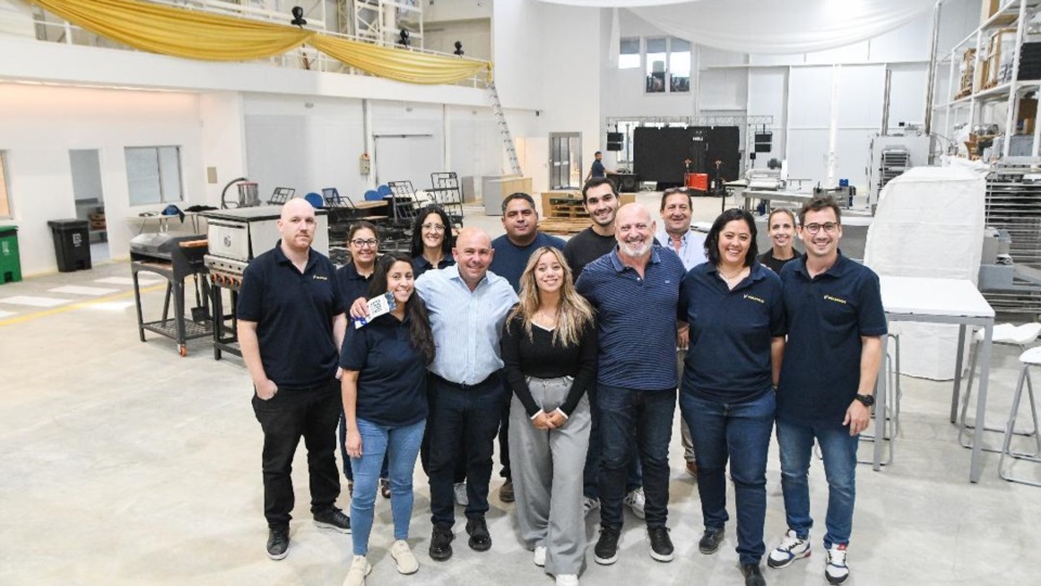 El intendente Gustavo Sastre fue acompañado por el CEO de Molkasur, Adrián Pertusati, en la recorrida.