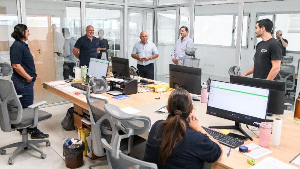 La visita a la empresa incluyó las nuevas obras de la misma.