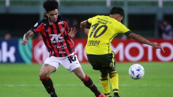 El partido tuvo pocas jugadas claras para llegar al gol.