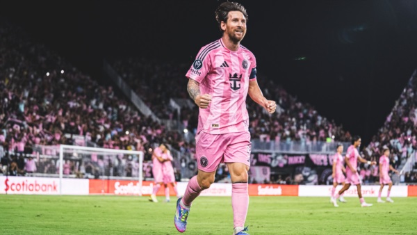 Otro golazo de Messi en la Concachampions.