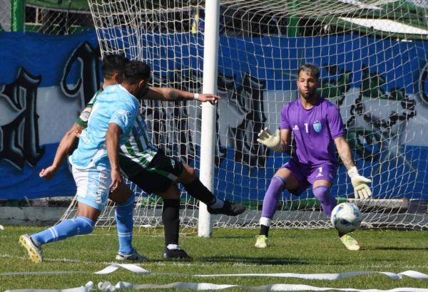 Ezequiel Navarro Montoya, hijo del "Mono", vuelve a Rawson. Foto: Norman Evans. 