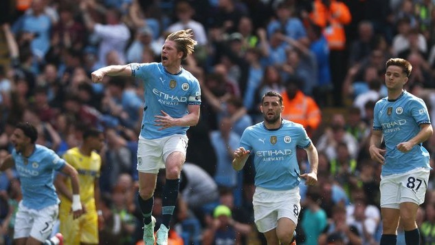 De Bruyne debutó en 2015 en el City. Diez años después, marcó un gol y dio una asistencia en una gran remontada contra Crystal Palace.