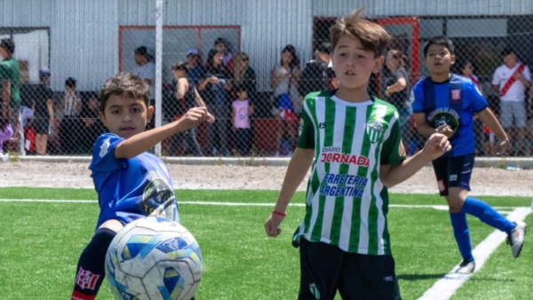 Un partido entre Racing y Germinal durante el año pasado. El resultado, una anécdota.  