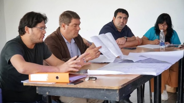 Damián Biss y parte de su gabinete en el exIAC.