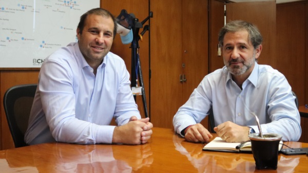 El ministro de Turismo y Áreas Protegidas, Diego Lapenna y Paulino Caballero, presidente del Banco del Chubut.