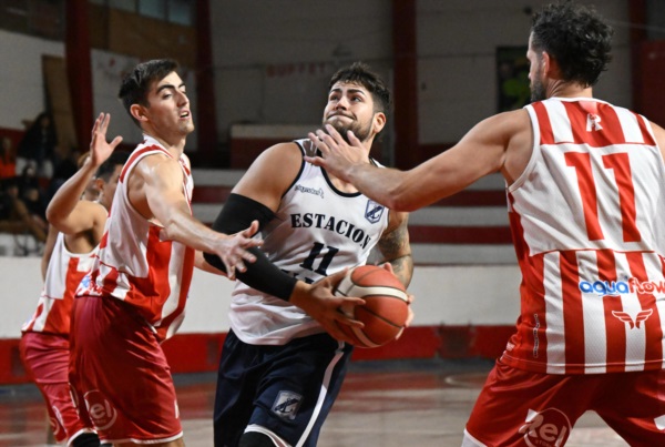Brown debió luchar y mucho para llevarse la victoria de Racing. Foto: Daniel Feldman/Jornada Medios.