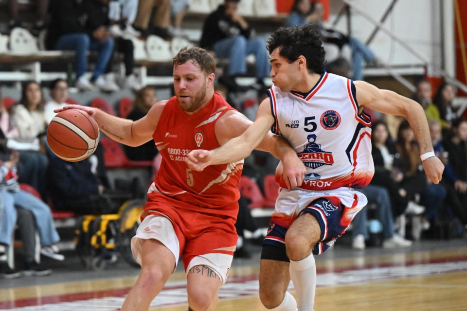 El Colo Funes fue la figura del Globo en el triunfo ante Ferrol. Foto: Daniel Feldman/Jornada Medios.