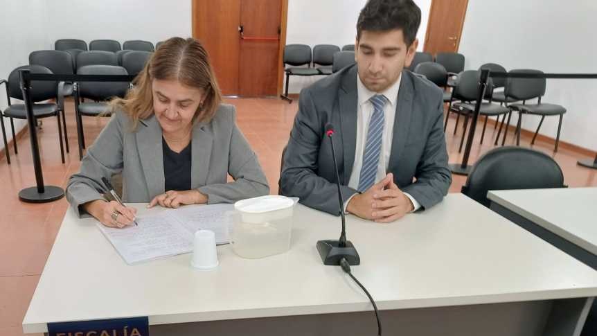 Procuradora Marisol Sandoval y el funcionario Matías Ayuzo. De la Fiscalía.