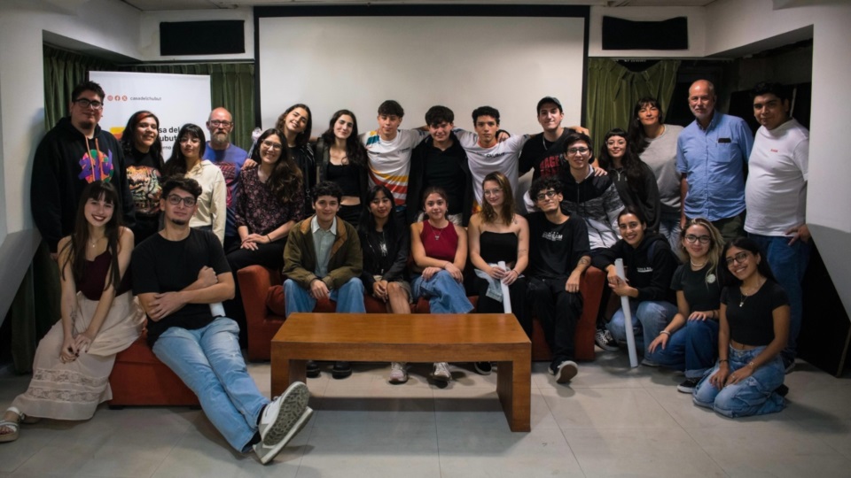 El grupo de jóvenes estudiantes y residentes que participaron de las actividades.