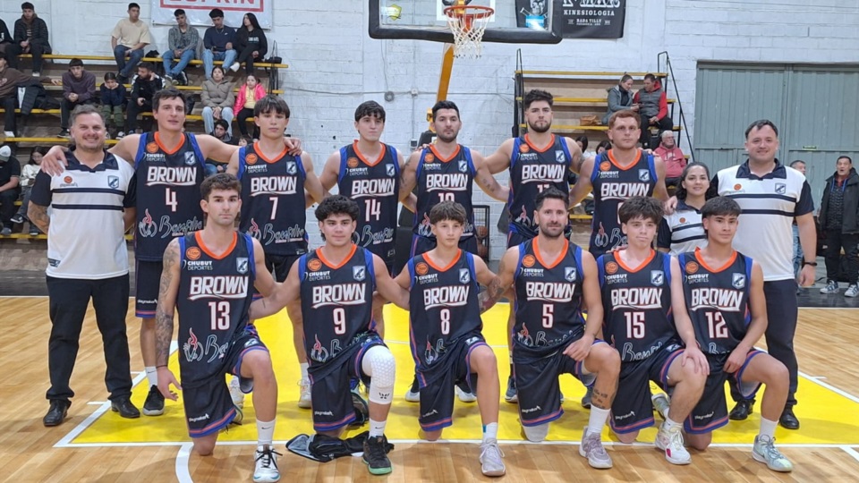 La formación de Brown en el triunfo ante Náutico. (Foto: Prensa Brown).