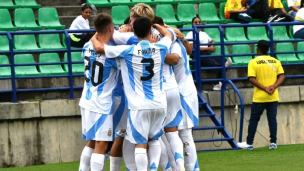 Goleada de los pibes argentinos para acercarse a la clasificación.
