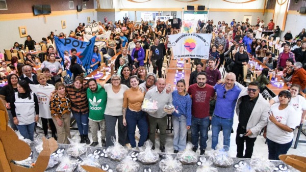 Sastre encabezó un encuentro de mujeres trabajadoras en el Bingo Municipal.