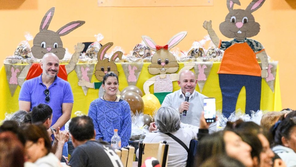 El intendente portuario y el evento con motivo de las Pascuas.