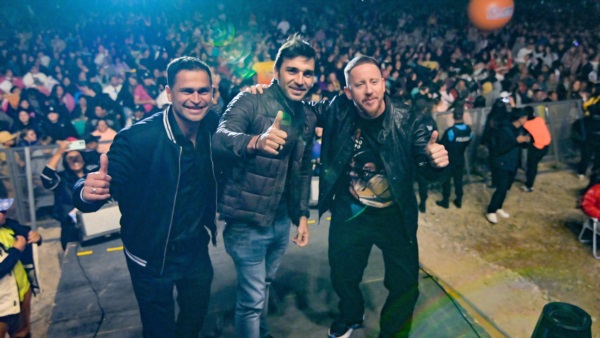 Ignacio Torres, Dante Bowen y artistas.