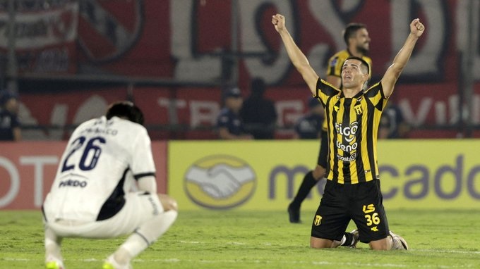 Festejon de Guaraní. Independiente cayó y se complicó, quedó último.